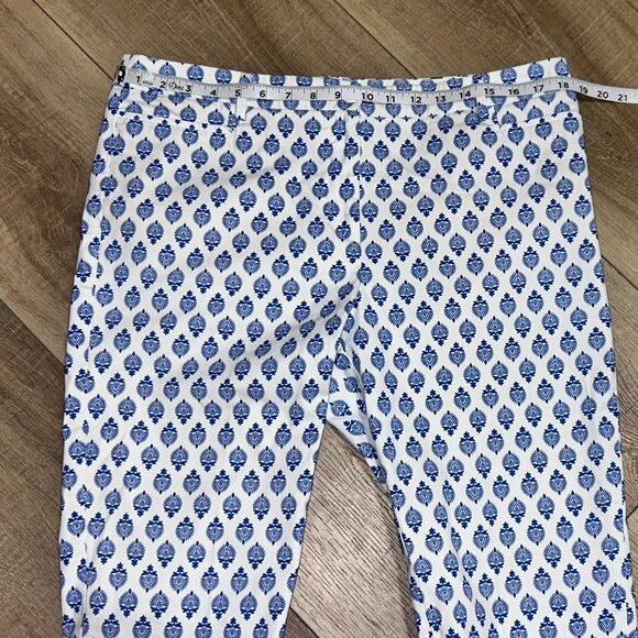TALBOTS Perfect Skimmer White Blue Print Chino Capri Pants Size 14P Petite ~EUC - Picture 9 of 12